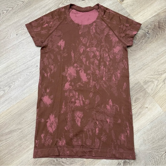 Lululemon Swiftly Tech Short Sleeve Shirt 2.0
Roasted Brown / Brier Rose - Picture 2 of 8